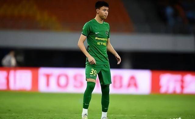 包含窗口期体能课后；斯图加特伤情更新备战德甲；目标明确；资深球员宣示担当的词条